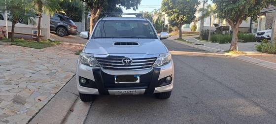 TOYOTA HILUX SW4 3.0 SRV 4X4 7 LUGARES 16V TURBO INTERCOOLER DIESEL 4P AUTOMÁTICO TOYOTA HILUX SW4 3.0 SRV 4X4 7 LUGARES 16V TURBO INTERCOOLER DIESEL 4P AUTOMÁTICO